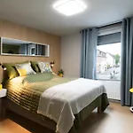 House 756 - Design-ferienhaus, 4 Schlafzimmer, 3 Baeder, Sauna & Kamin 美因茨