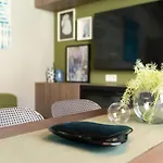 House 756 - Design-ferienhaus, 4 Schlafzimmer, 3 Baeder, Sauna & Kamin * 美因茨
