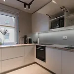 House 756 - Design-ferienhaus, 4 Schlafzimmer, 3 Baeder, Sauna & Kamin * 美因茨