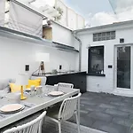 House 756 - Design-ferienhaus, 4 Schlafzimmer, 3 Baeder, Sauna & Kamin Mainz