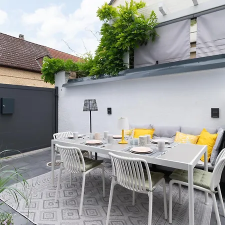 펜션 House 756 Modernes Design-ferienhaus Mit Sauna, Kamin, 4 Sz, 3 Baeder, Outdoor-kueche, Parken, Nahe Altstadt, Messe Und Airport