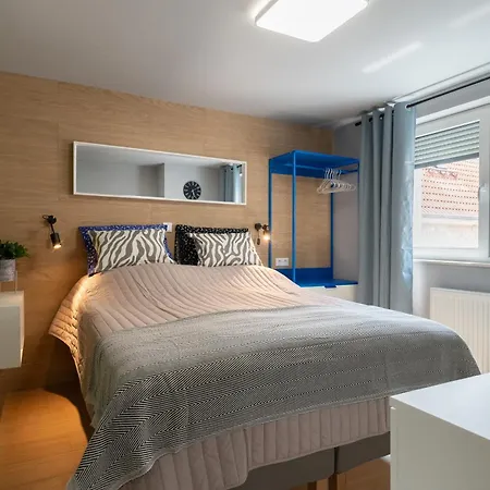 House 756 Modernes Design-ferienhaus Mit Sauna, Kamin, 4 Sz, 3 Baeder, Outdoor-kueche, Parken, Nahe Altstadt, Messe Und Airport Nyaraló