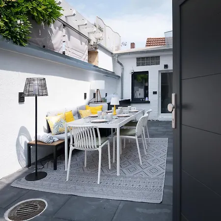 House 756 Modernes Design-ferienhaus Mit Sauna, Kamin, 4 Sz, 3 Baeder, Outdoor-kueche, Parken, Nahe Altstadt, Messe Und Airport *