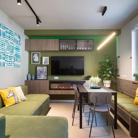 House 756 Modernes Design-ferienhaus Mit Sauna, Kamin, 4 Sz, 3 Baeder, Outdoor-kueche, Parken, Nahe Altstadt, Messe Und Airport 펜션 *