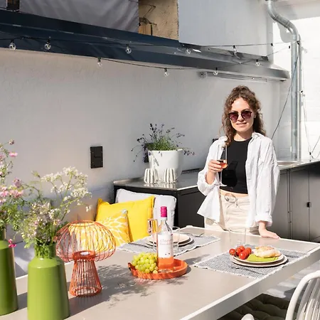 House 756 Modernes Design-ferienhaus Mit Sauna, Kamin, 4 Sz, 3 Baeder, Outdoor-kueche, Parken, Nahe Altstadt, Messe Und Airport Nyaraló