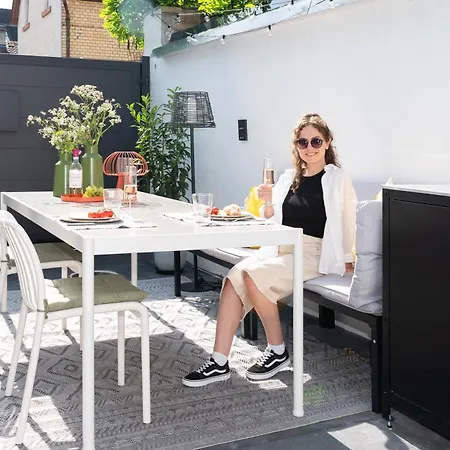 Nyaraló House 756 Modernes Design-ferienhaus Mit Sauna, Kamin, 4 Sz, 3 Baeder, Outdoor-kueche, Parken, Nahe Altstadt, Messe Und Airport