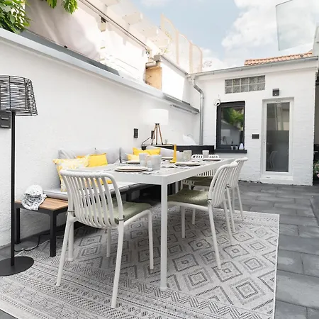 House 756 Modernes Design-ferienhaus Mit Sauna, Kamin, 4 Sz, 3 Baeder, Outdoor-kueche, Parken, Nahe Altstadt, Messe Und Airport 펜션 *