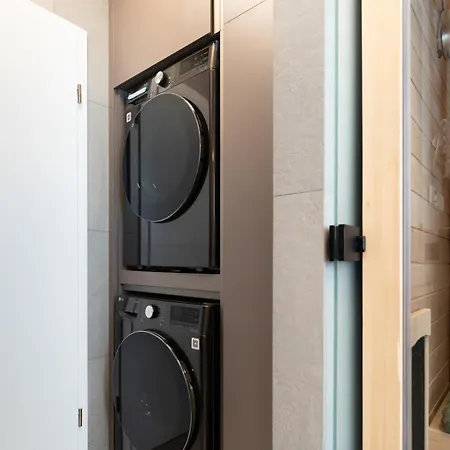 House 756 Modernes Design-ferienhaus Mit Sauna, Kamin, 4 Sz, 3 Baeder, Outdoor-kueche, Parken, Nahe Altstadt, Messe Und Airport Nyaraló *