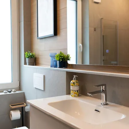 House 756 Modernes Design-ferienhaus Mit Sauna, Kamin, 4 Sz, 3 Baeder, Outdoor-kueche, Parken, Nahe Altstadt, Messe Und Airport *