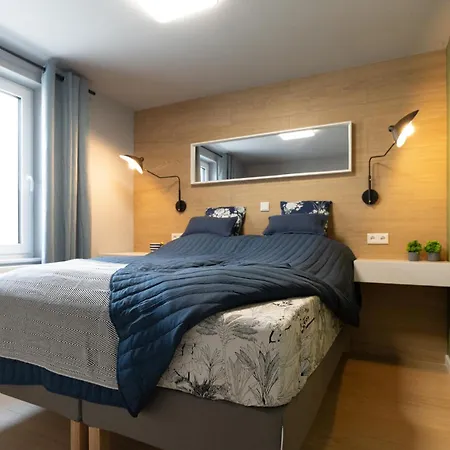 House 756 - Design-ferienhaus, 4 Schlafzimmer, 3 Baeder, Sauna & Kamin & Outdoorkueche * 마인츠