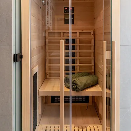 House 756 Modernes Design-ferienhaus Mit Sauna, Kamin, 4 Sz, 3 Baeder, Outdoor-kueche, Parken, Nahe Altstadt, Messe Und Airport Nyaraló