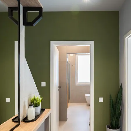 House 756 Modernes Design-ferienhaus Mit Sauna, Kamin, 4 Sz, 3 Baeder, Outdoor-kueche, Parken, Nahe Altstadt, Messe Und Airport Nyaraló