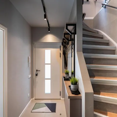 House 756 Modernes Design-ferienhaus Mit Sauna, Kamin, 4 Sz, 3 Baeder, Outdoor-kueche, Parken, Nahe Altstadt, Messe Und Airport *