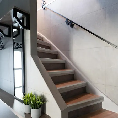 House 756 Modernes Design-ferienhaus Mit Sauna, Kamin, 4 Sz, 3 Baeder, Outdoor-kueche, Parken, Nahe Altstadt, Messe Und Airport Moguncja