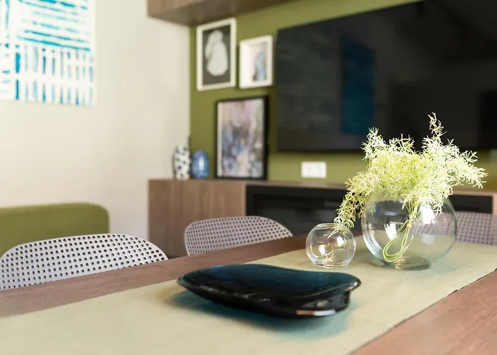 House 756 - Design-ferienhaus, 4 Schlafzimmer, 3 Baeder, Sauna & Kamin * Magonza