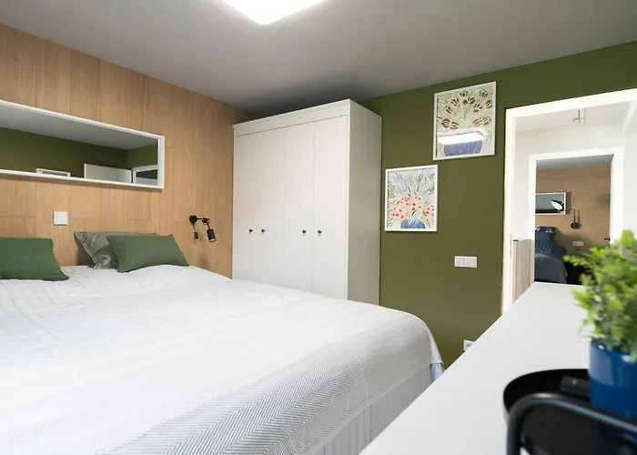 House 756 Mainz - Design-Ferienhaus, 4 Schlafzimmer, 3 Baeder, Sauna & Kamin Casa de Férias