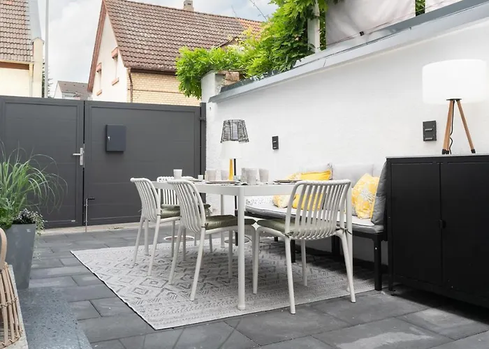 House 756 Mainz - Design-Ferienhaus, 4 Schlafzimmer, 3 Baeder, Sauna & Kamin Casa de Férias Mainz