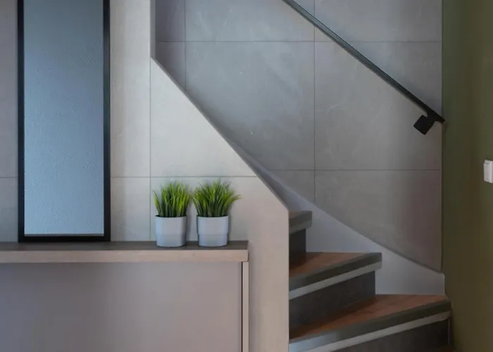 House 756 Mainz - Design-Ferienhaus, 4 Schlafzimmer, 3 Baeder, Sauna & Kamin *