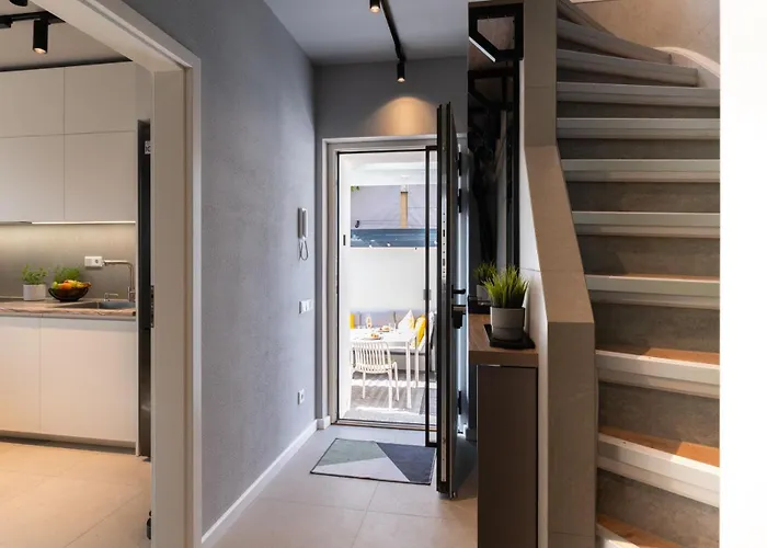 House 756 Mainz - Design-Ferienhaus, 4 Schlafzimmer, 3 Baeder, Sauna & Kamin