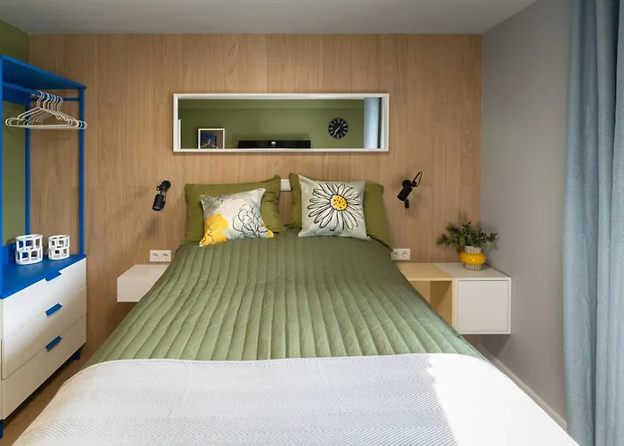 House 756 Mainz - Design-Ferienhaus, 4 Schlafzimmer, 3 Baeder, Sauna & Kamin Casa de Férias