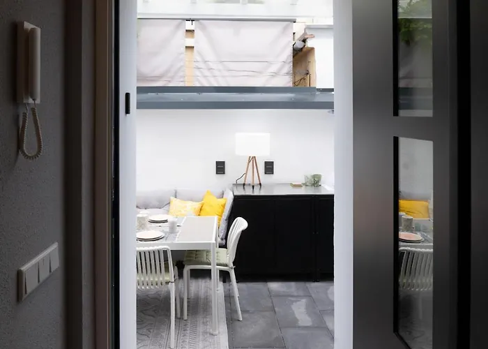 House 756 Mainz - Design-Ferienhaus, 4 Schlafzimmer, 3 Baeder, Sauna & Kamin