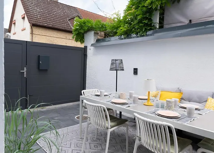 House 756 Mainz - Design-Ferienhaus, 4 Schlafzimmer, 3 Baeder, Sauna & Kamin *