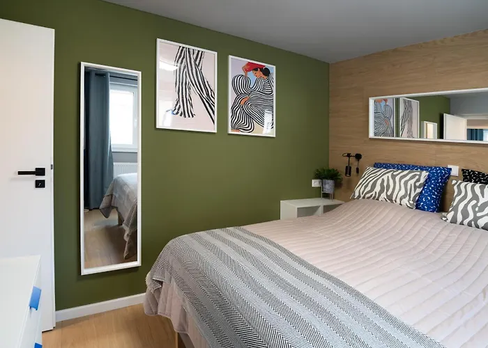 House 756 Mainz - Design-Ferienhaus, 4 Schlafzimmer, 3 Baeder, Sauna & Kamin *