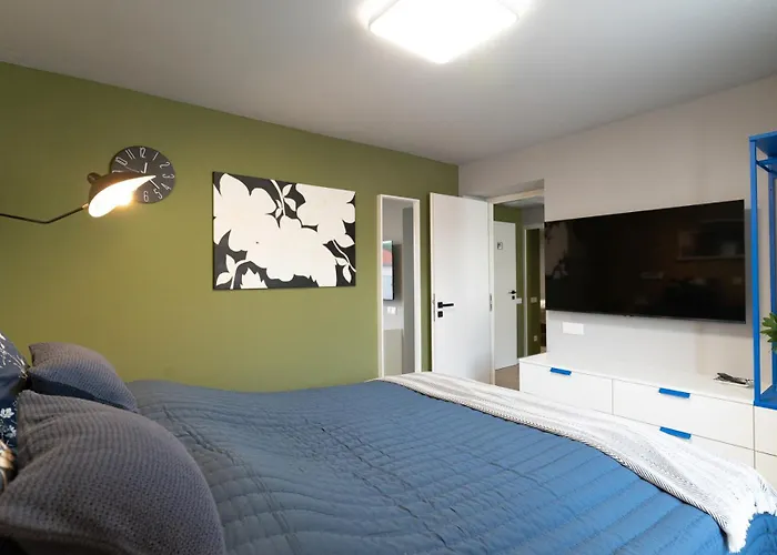 House 756 Mainz - Design-Ferienhaus, 4 Schlafzimmer, 3 Baeder, Sauna & Kamin Casa de Férias